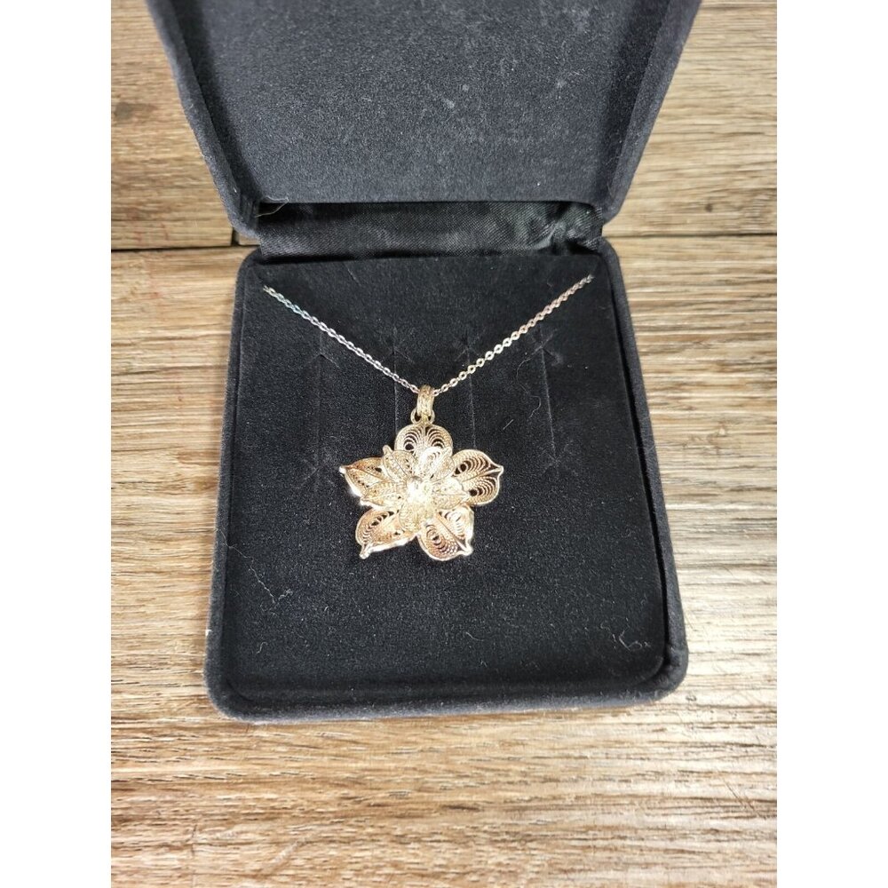 Signed china bj 925‎ Intricate Flower Sterling Silver Pendant Necklace
